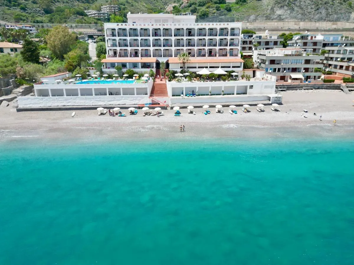 12 Hotel Centrali vicino a Palazzo Corvaja da Prenotare