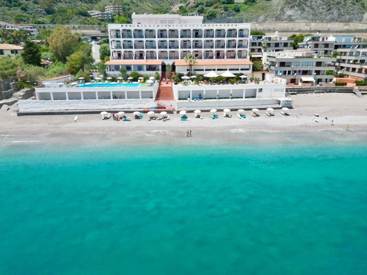 12 Hotel Centrali vicino a Palazzo Corvaja da Prenotare